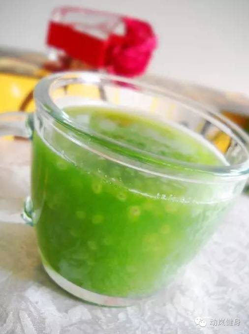 黄瓜一根 酸奶一小袋(100克) 辅料 少许冰糖末(依个人爱好放)一小捏